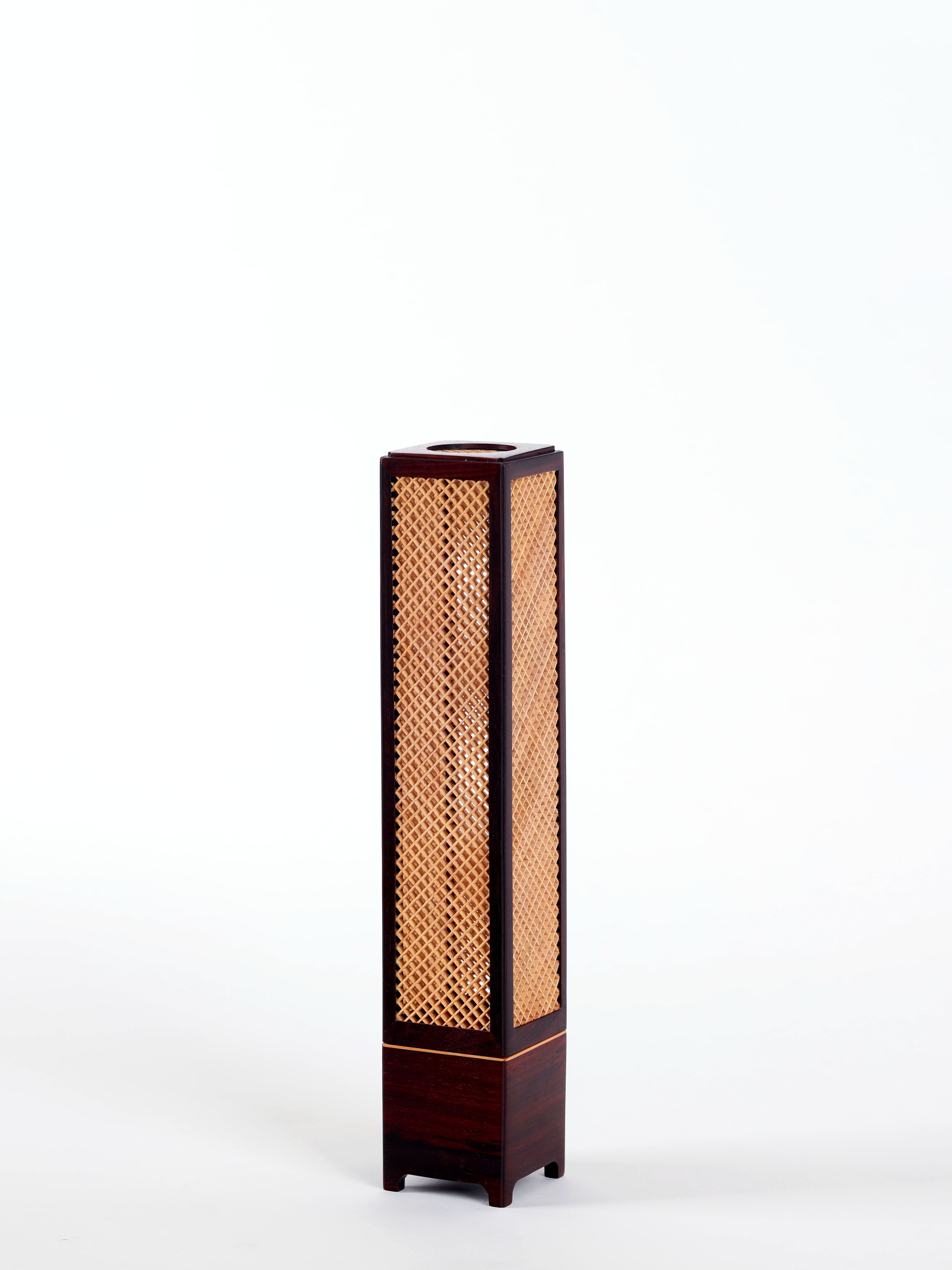 小叶紫檀镶嵌黄杨香盒