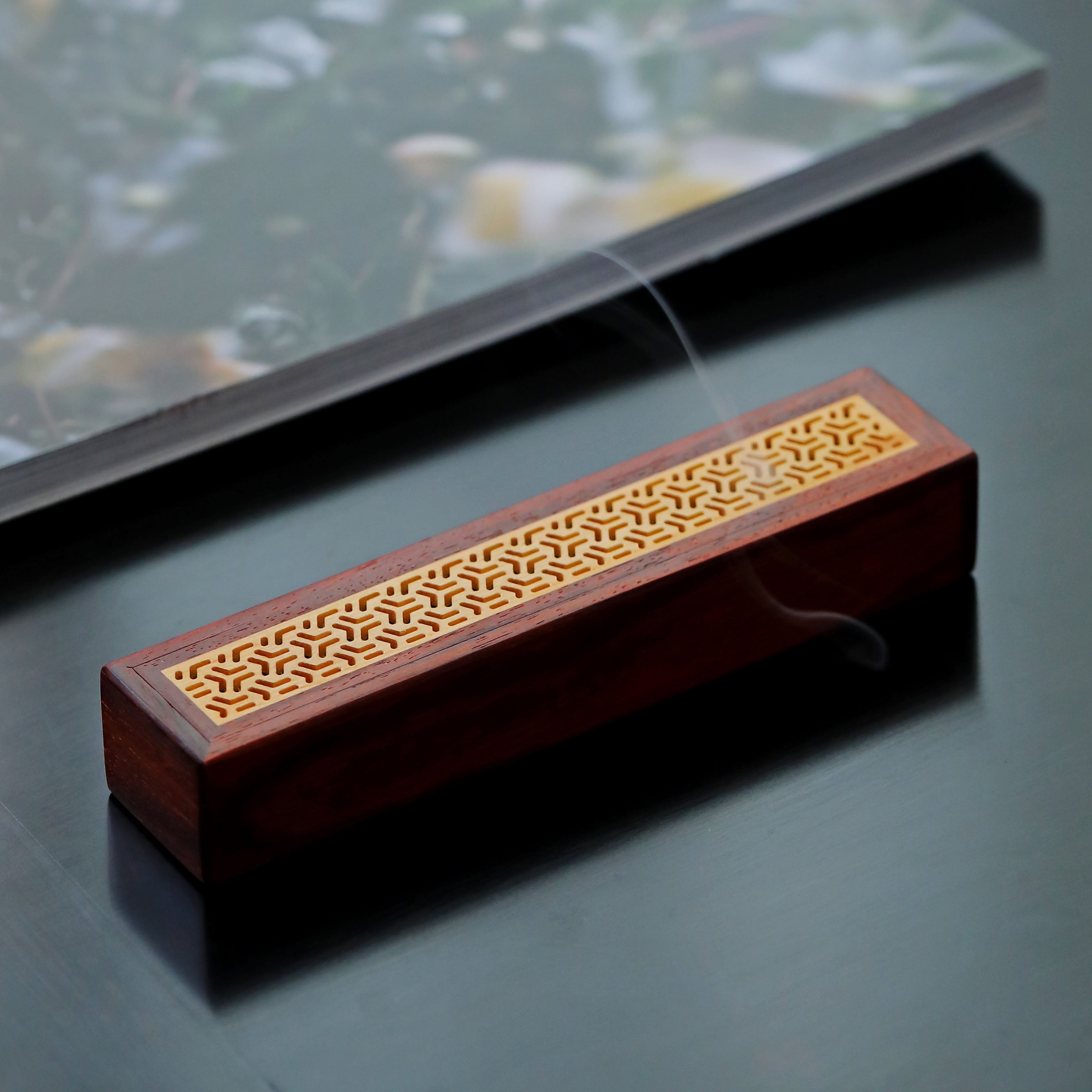 小叶紫檀嵌黄杨盖面线香盒