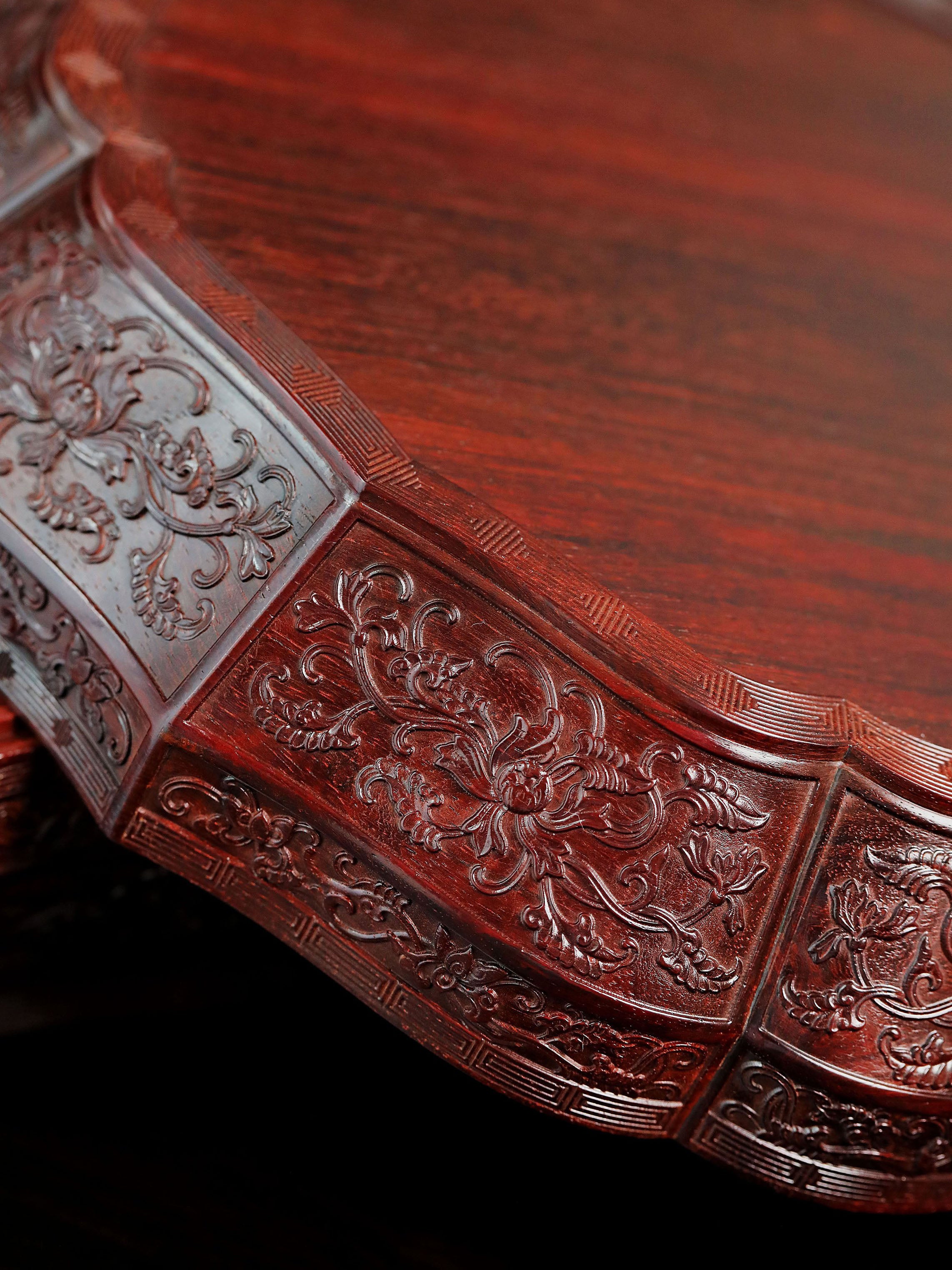 小叶紫檀雕万寿葵口十二角果盒