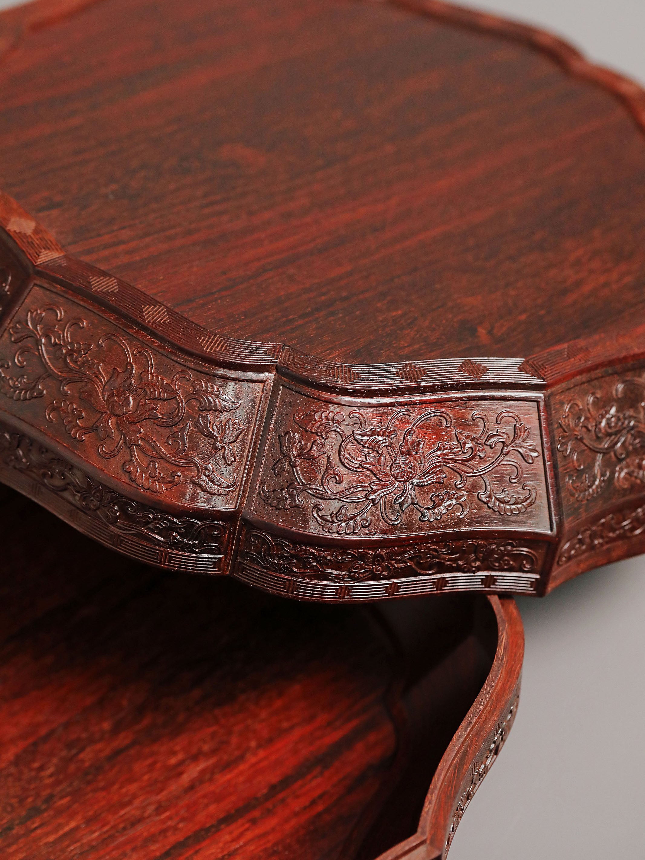 小叶紫檀雕万寿葵口十二角果盒