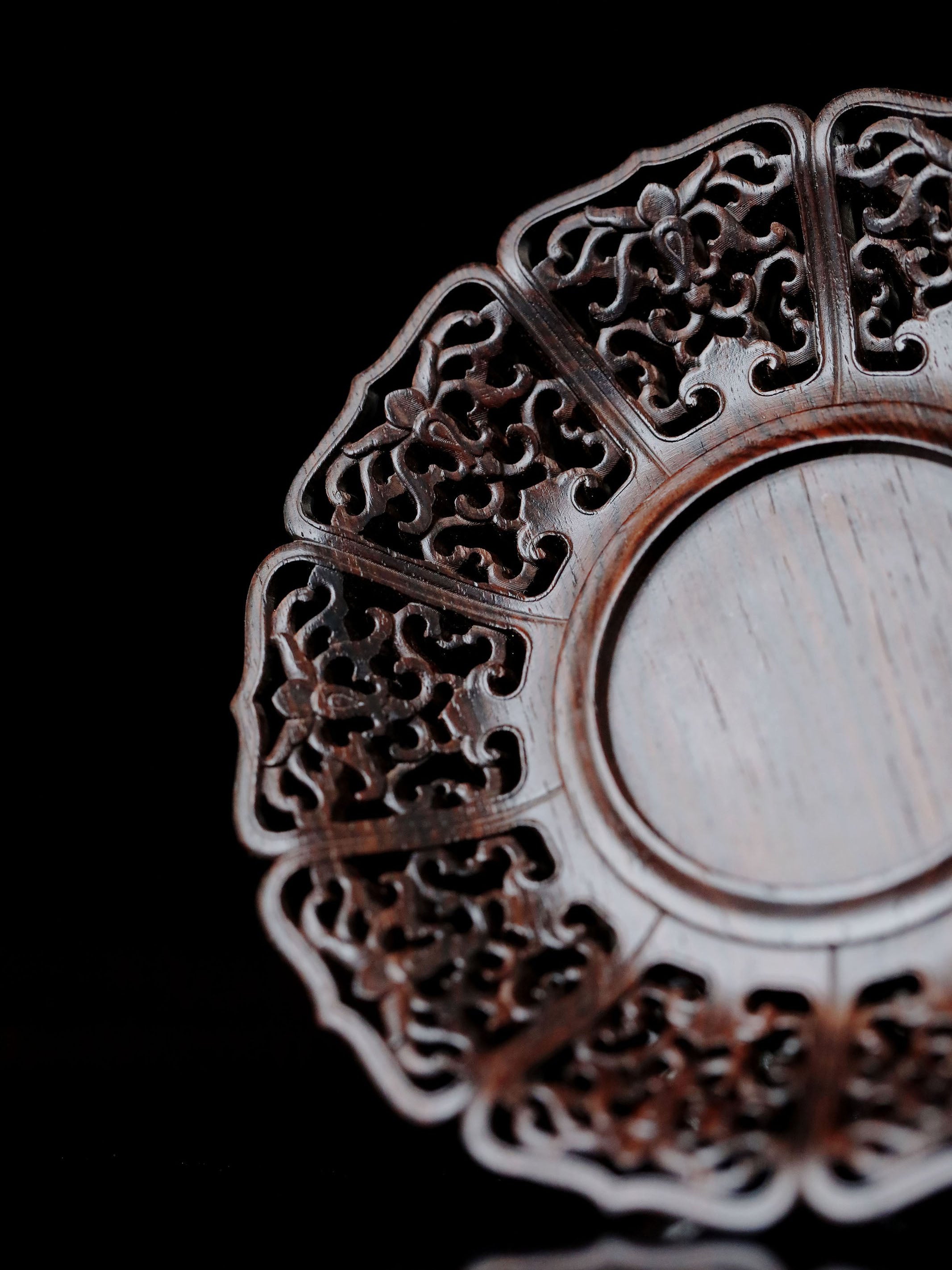 小叶紫檀/紫光檀西番莲纹盏托式器座