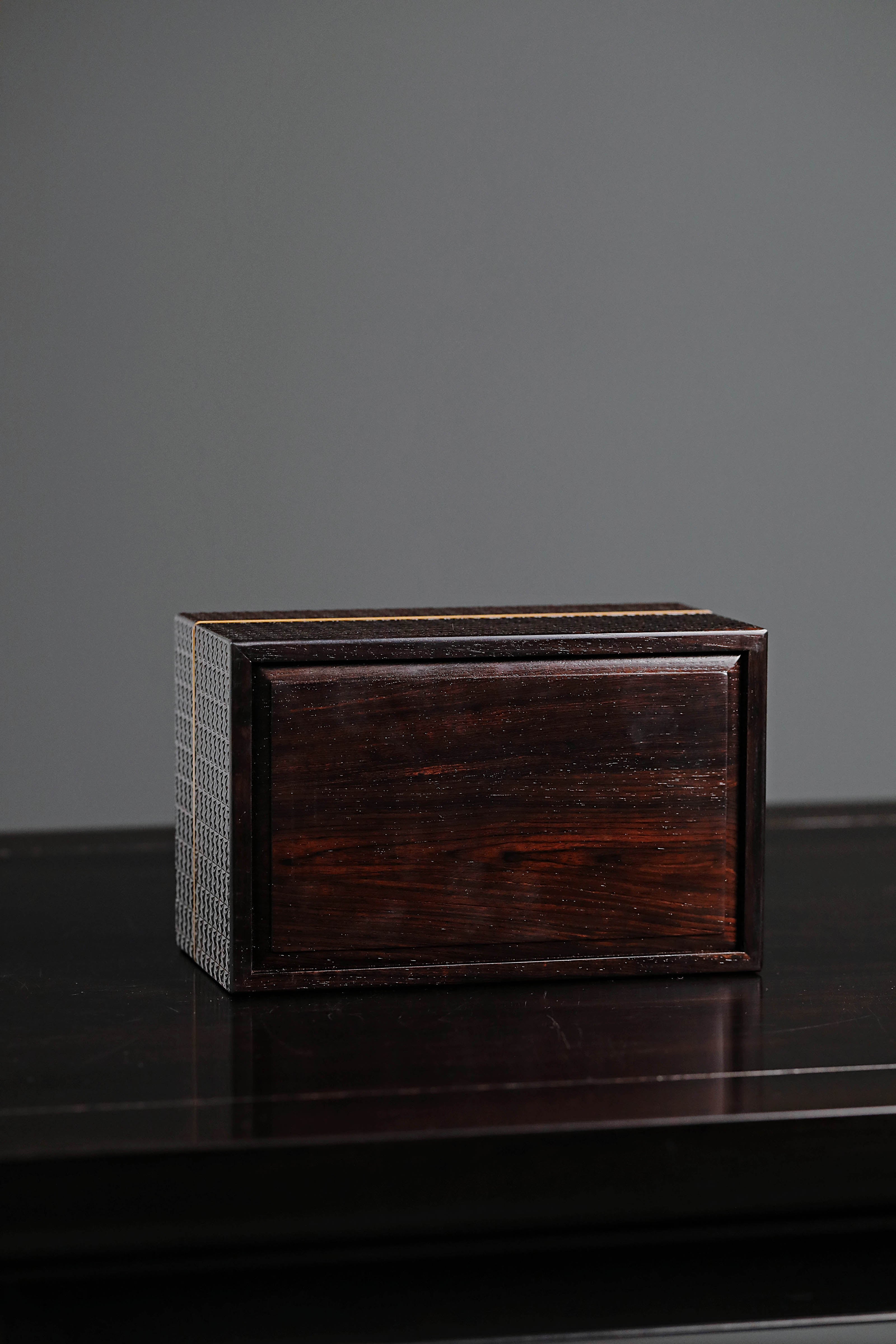 梅花纹/万字纹/雪花纹紫光檀纸巾盒