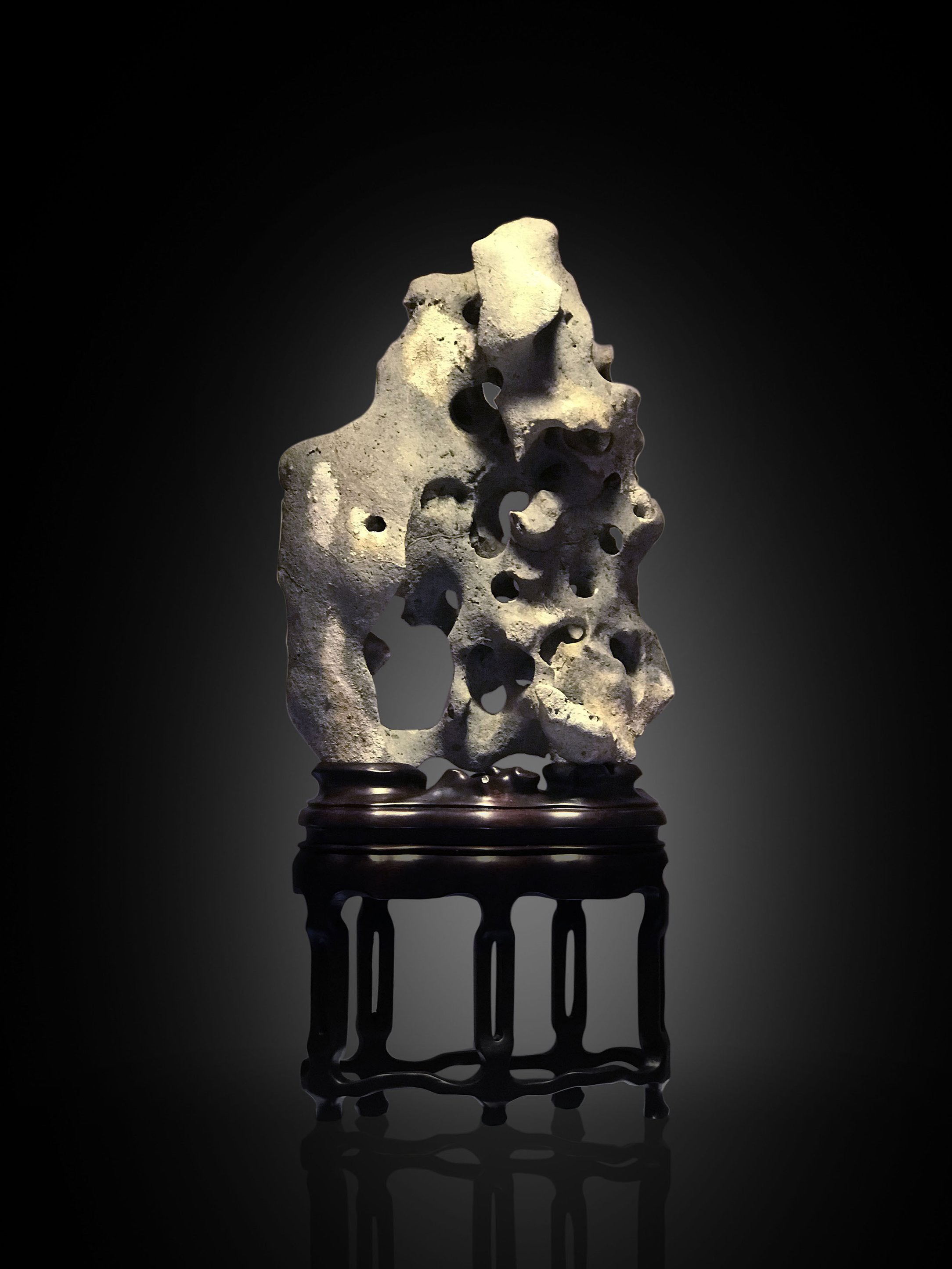 怪石巉岩出波底