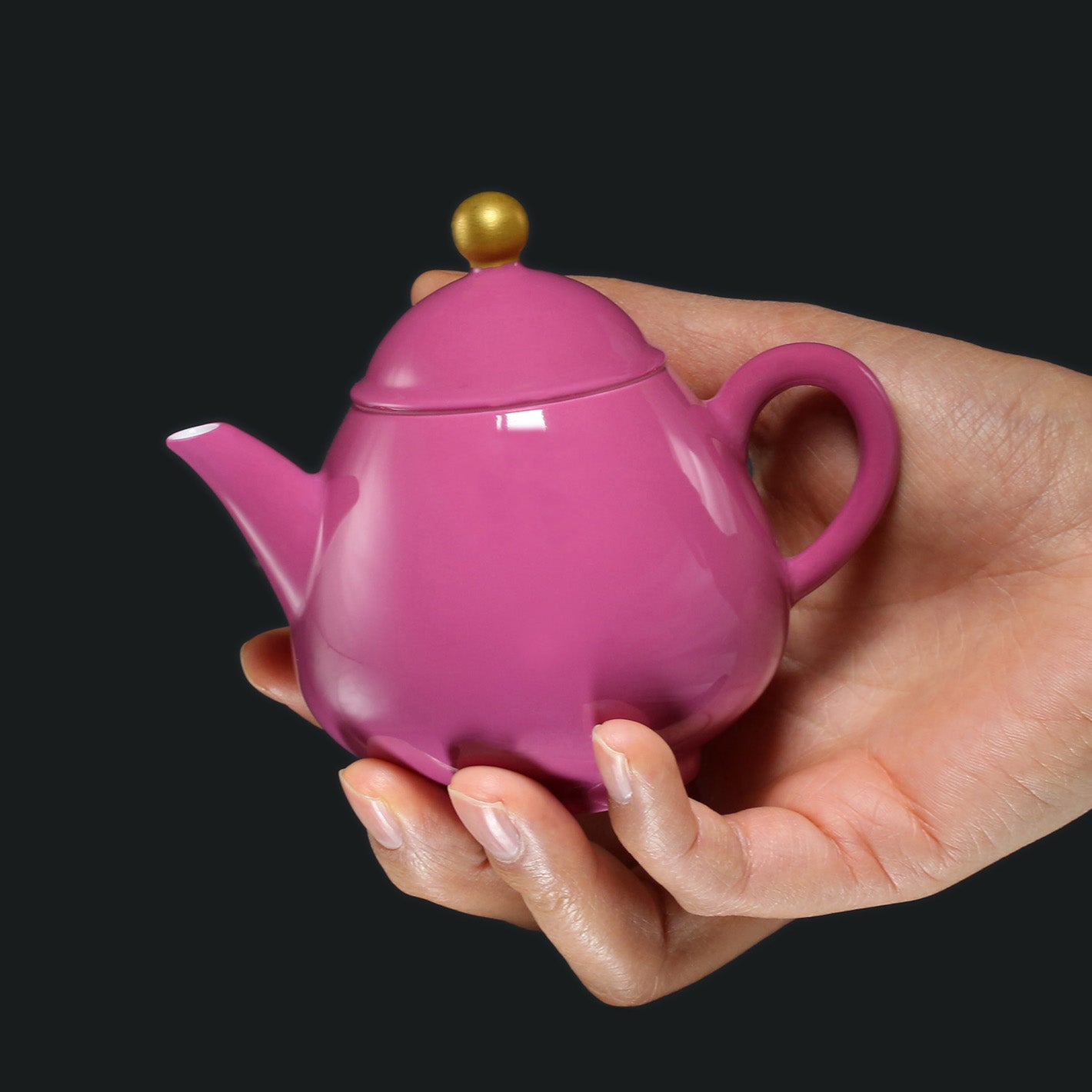 Gilt-Finial Carmine Glaze Pear-Shaped Teapot