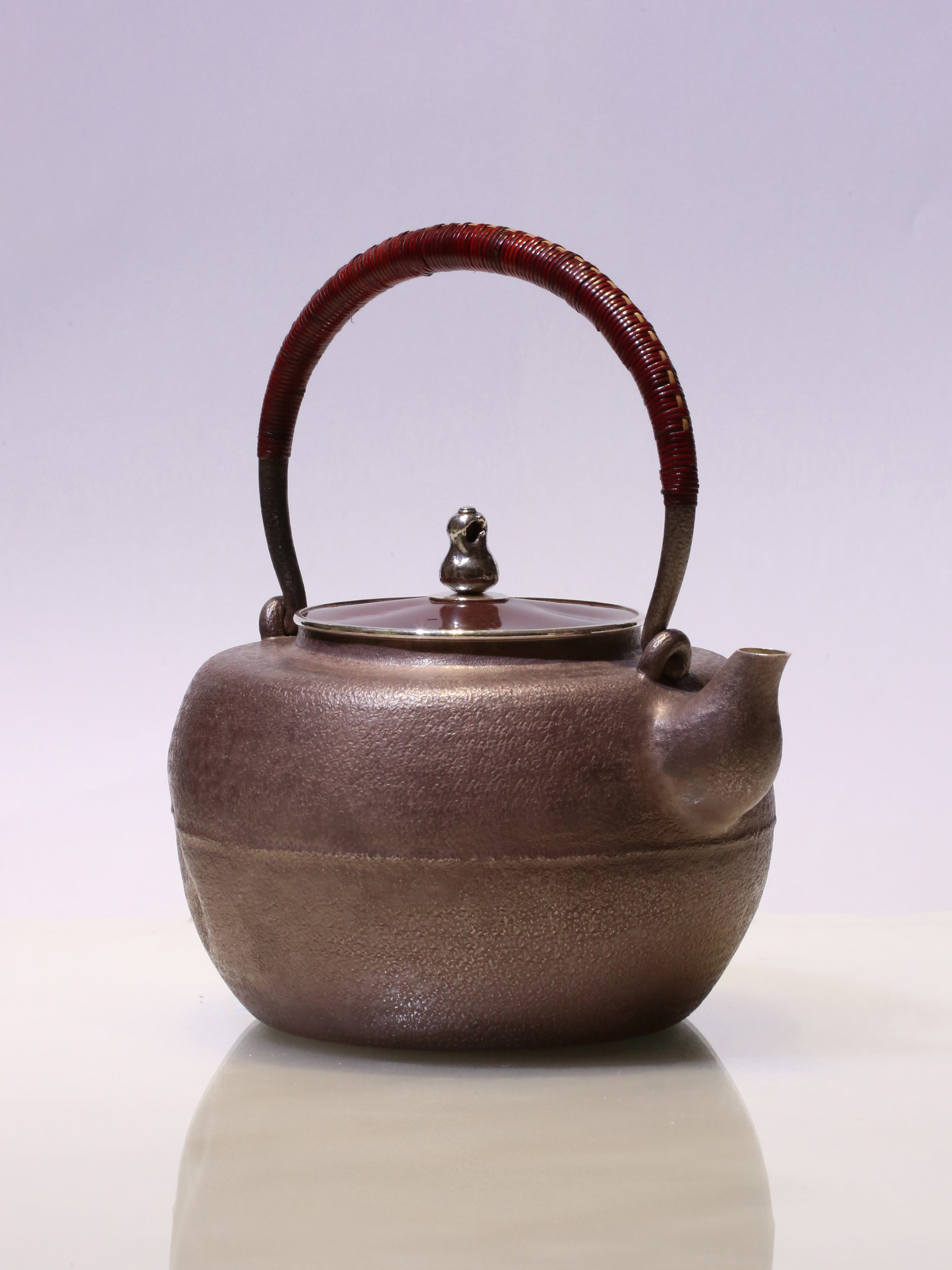 仿铸铁腰线纯银壶