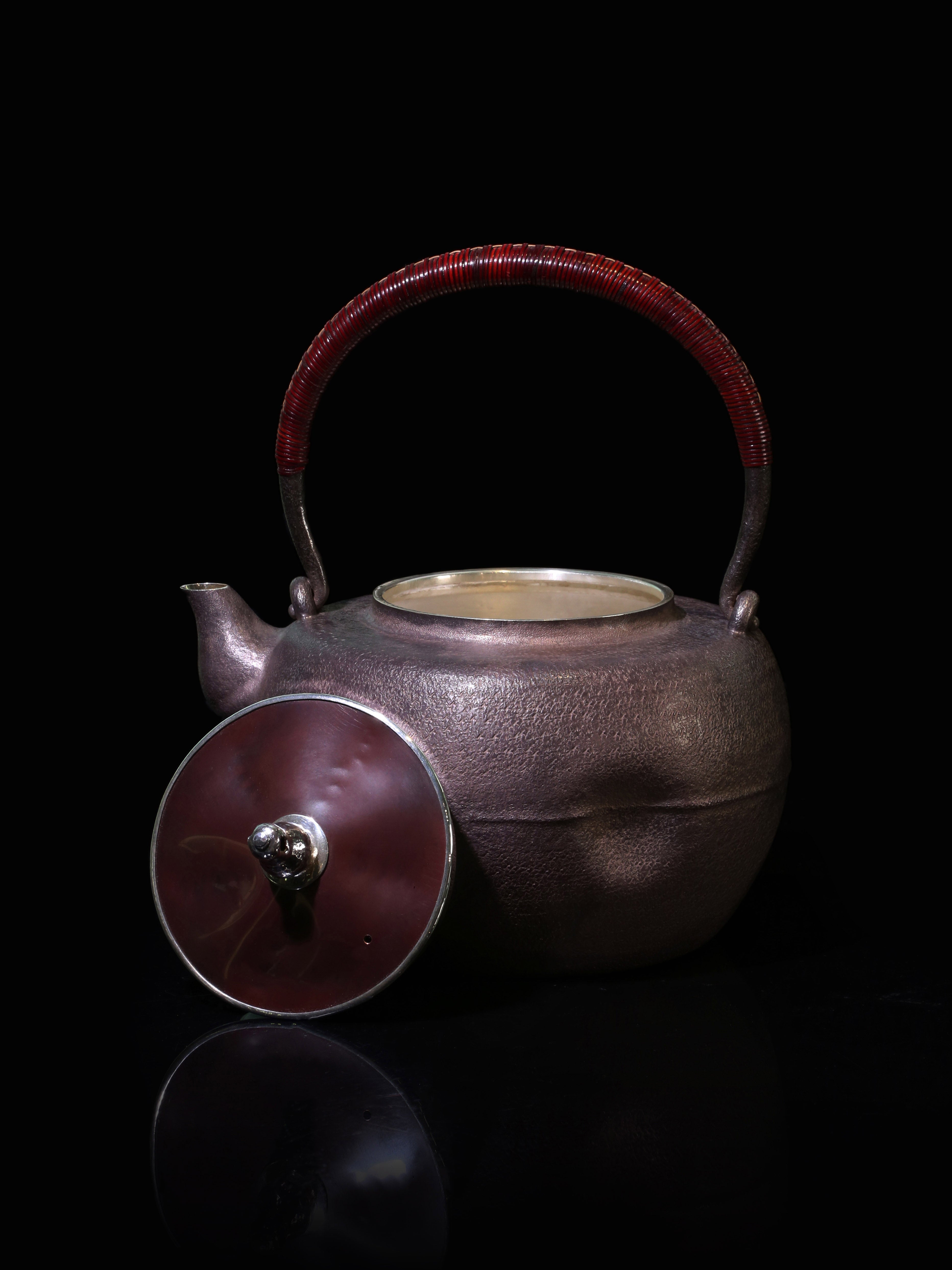 仿铸铁腰线纯银壶