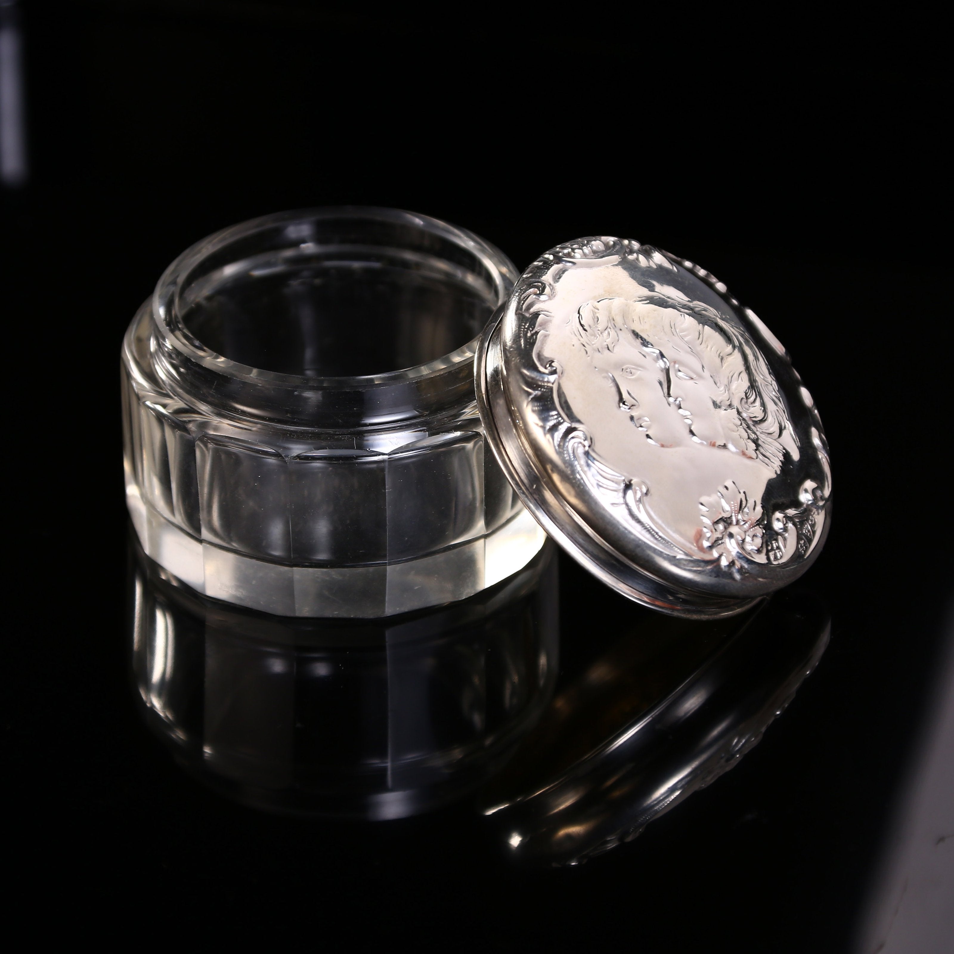 1903年英国天使纯银盖水晶瓶