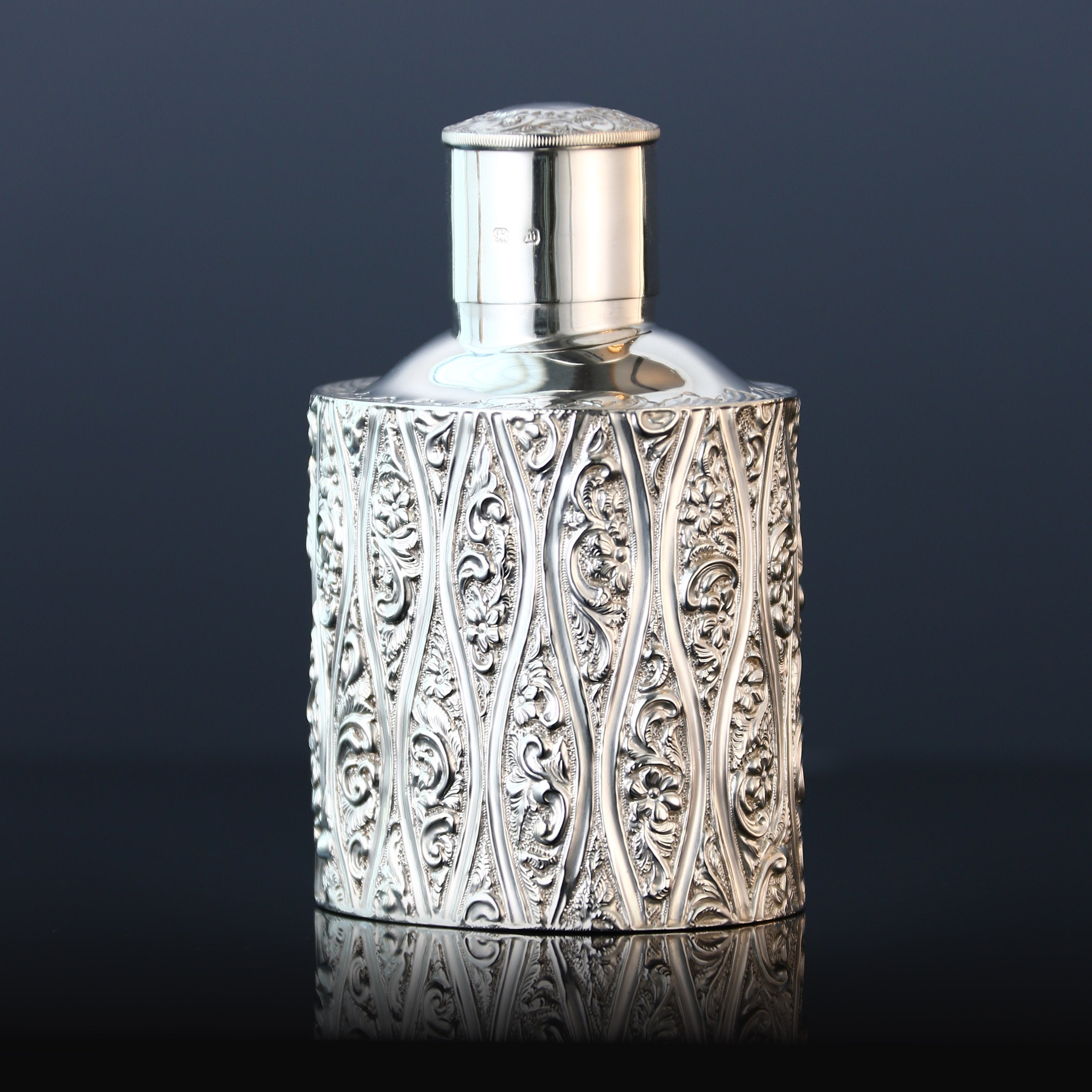 1896年英国纯银浮雕茶叶罐