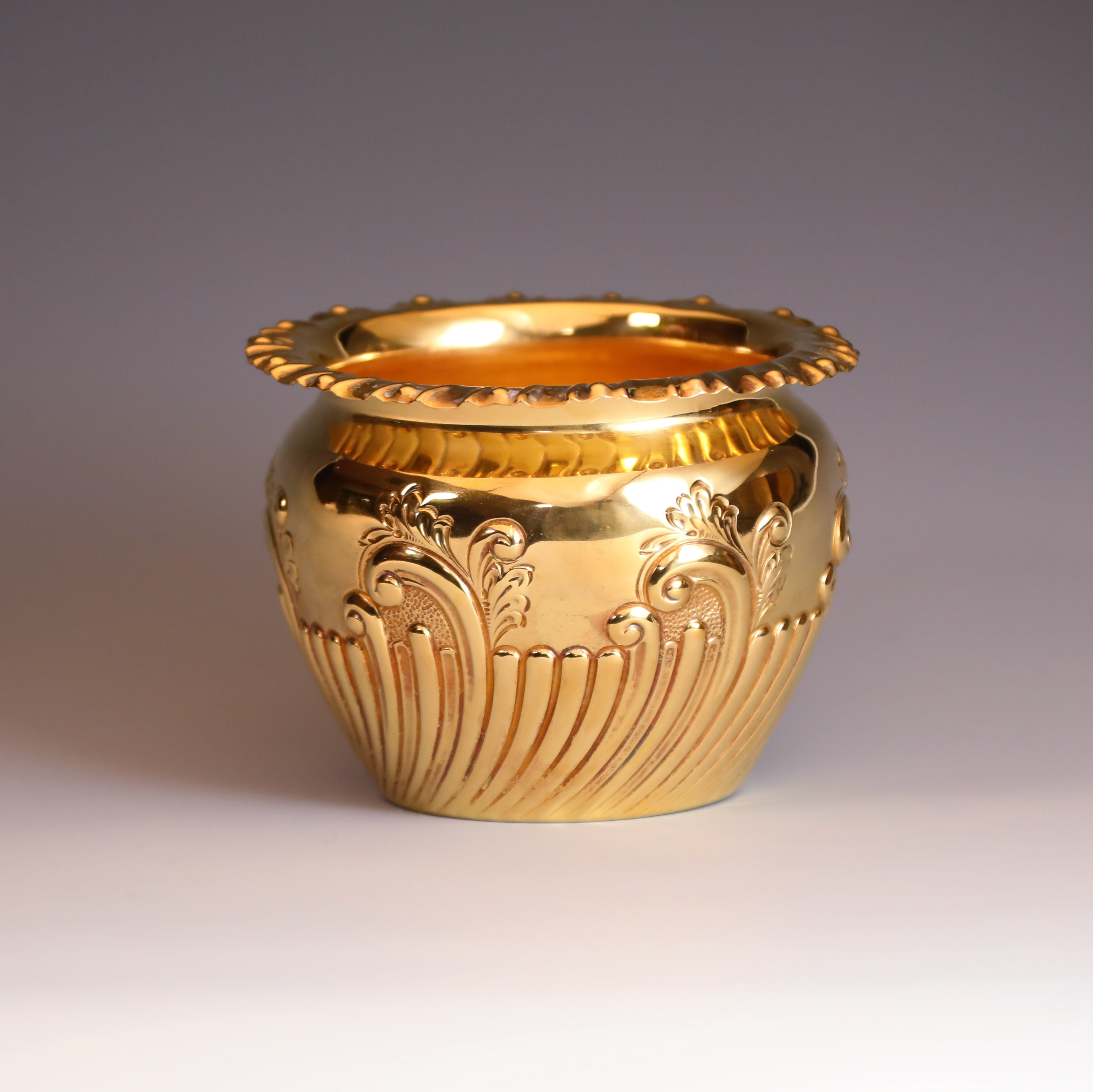 英国谢菲尔德1904-1905年之间纯银鎏金卷草纹水承