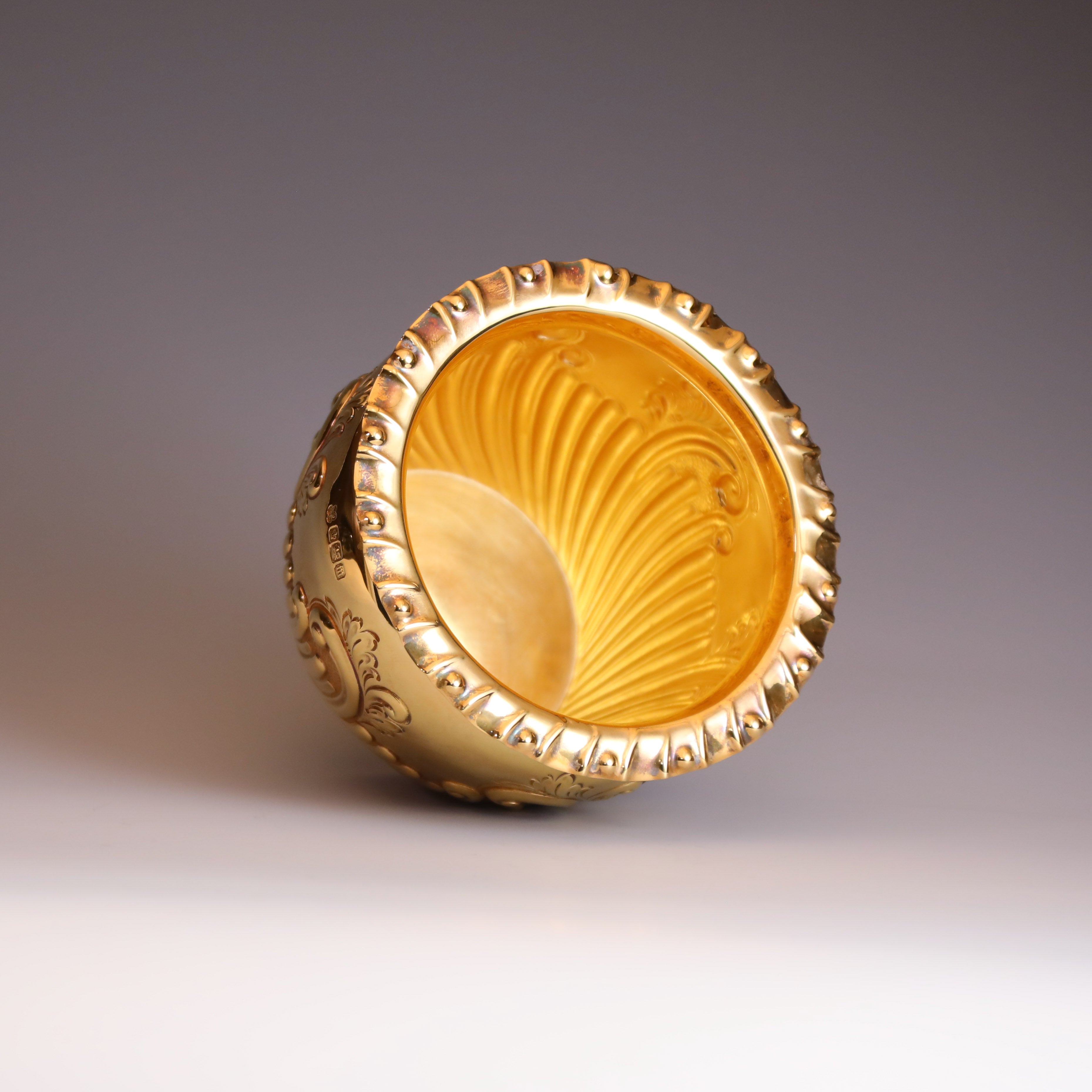 英国谢菲尔德1904-1905年之间纯银鎏金卷草纹水承