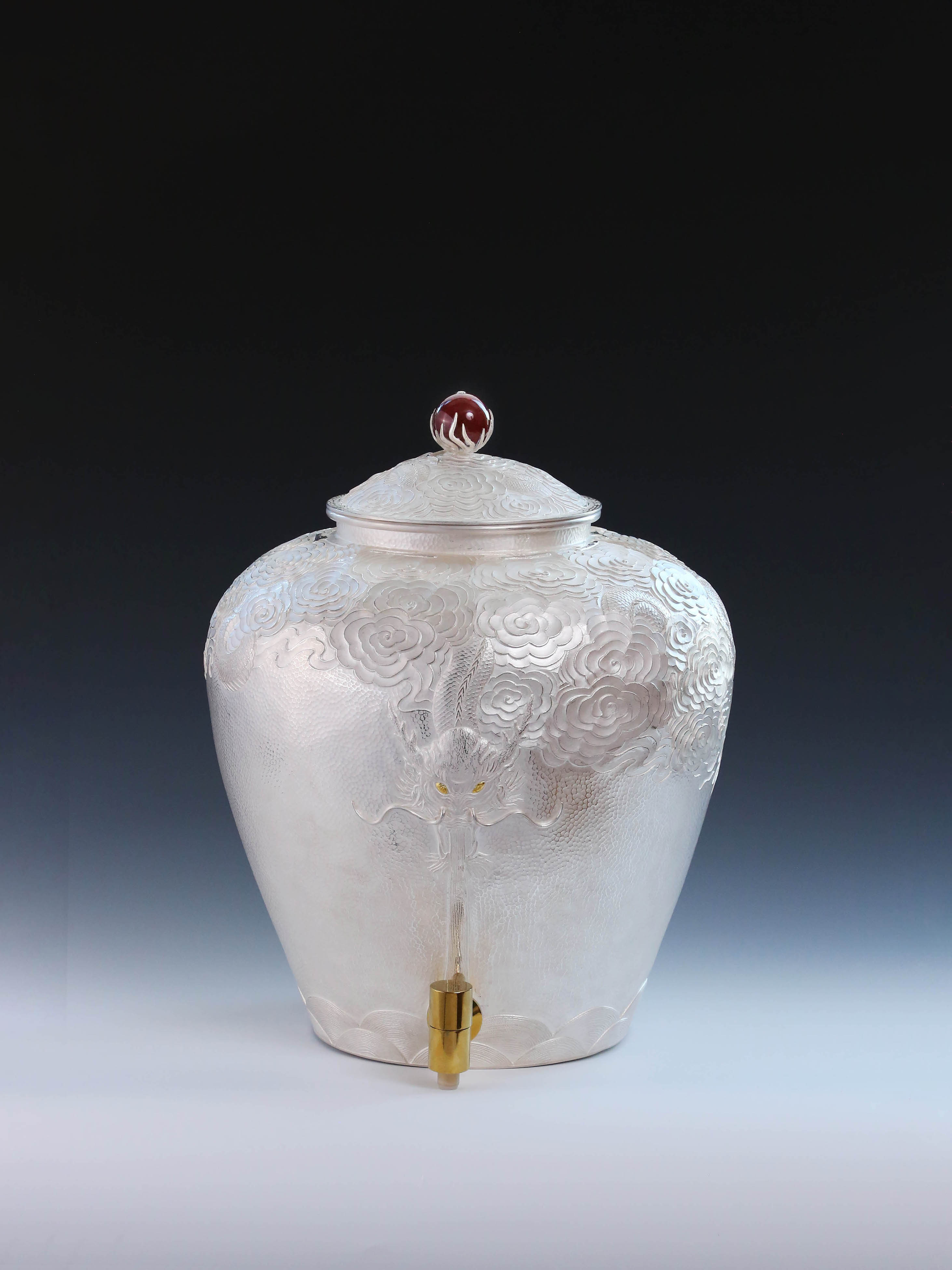 云龙纯银大水缸