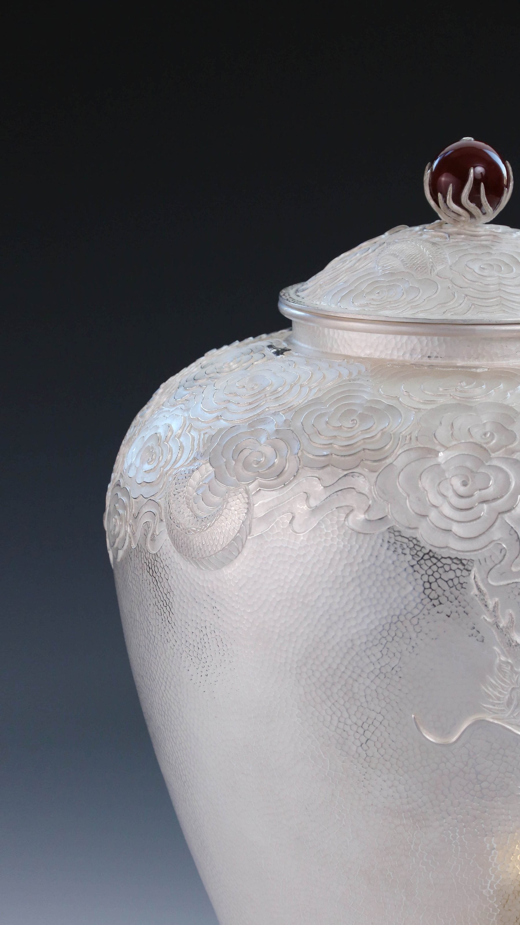 云龙纯银大水缸