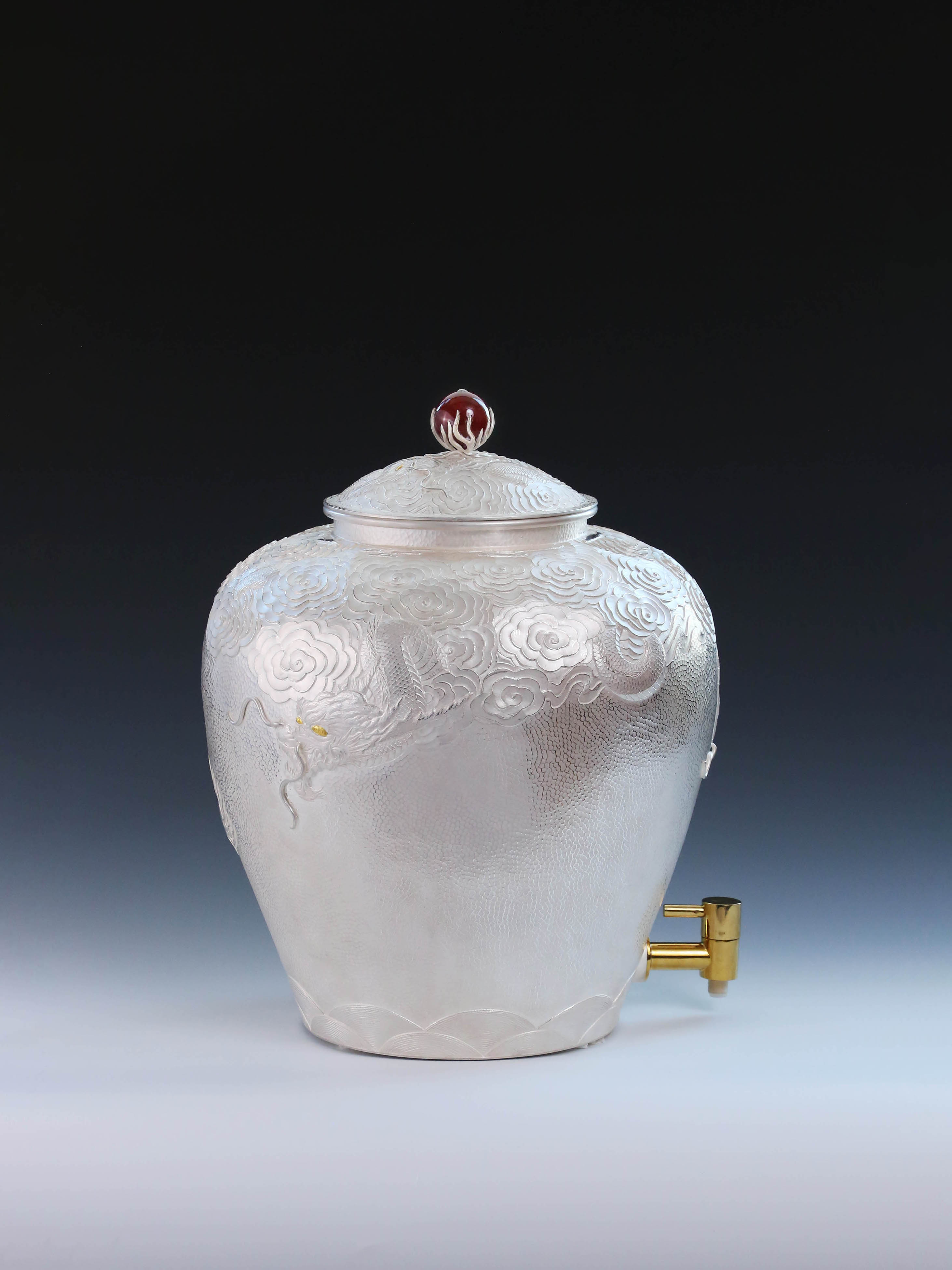 云龙纯银大水缸