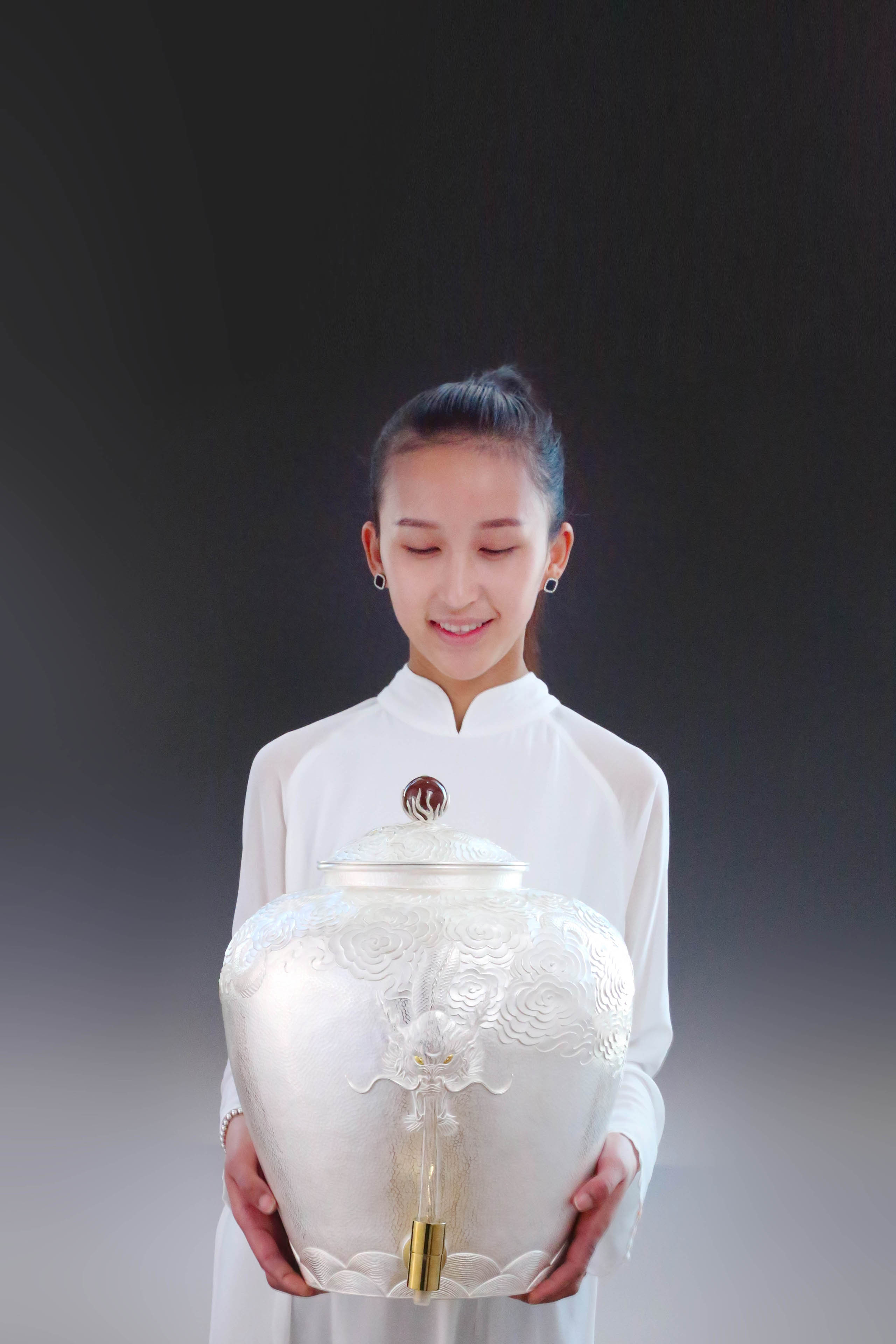 云龙纯银大水缸