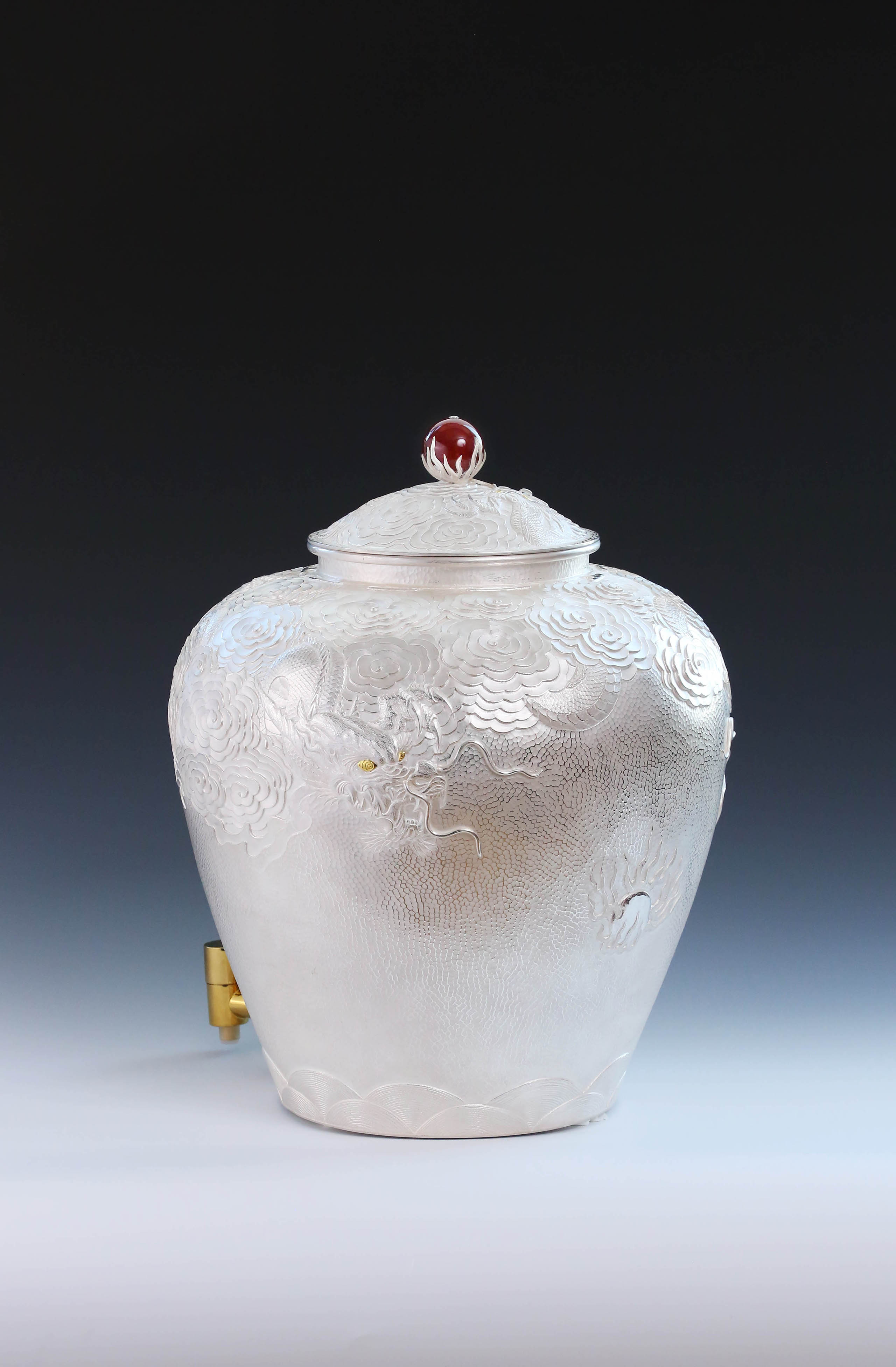 云龙纯银大水缸