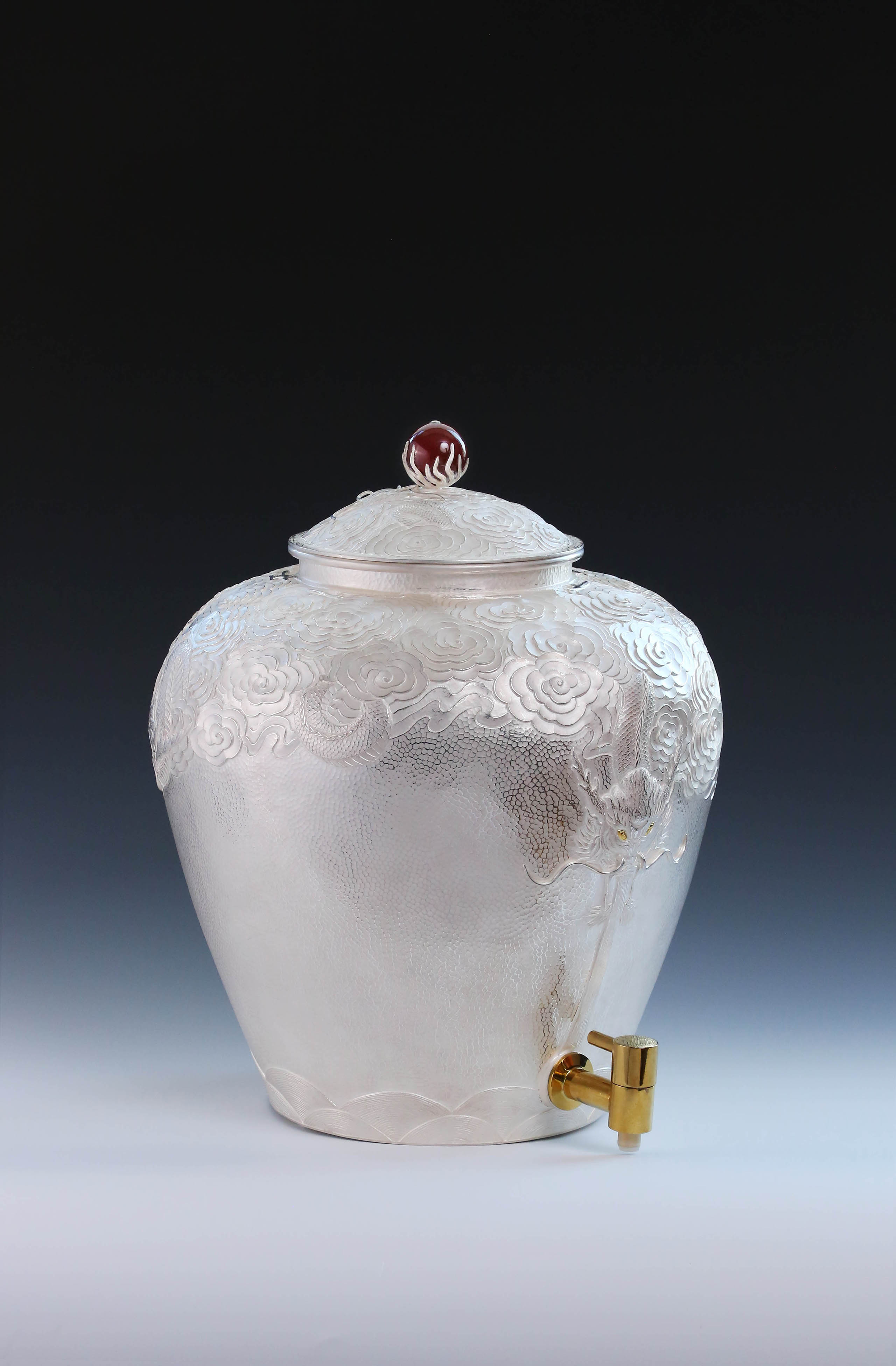 云龙纯银大水缸