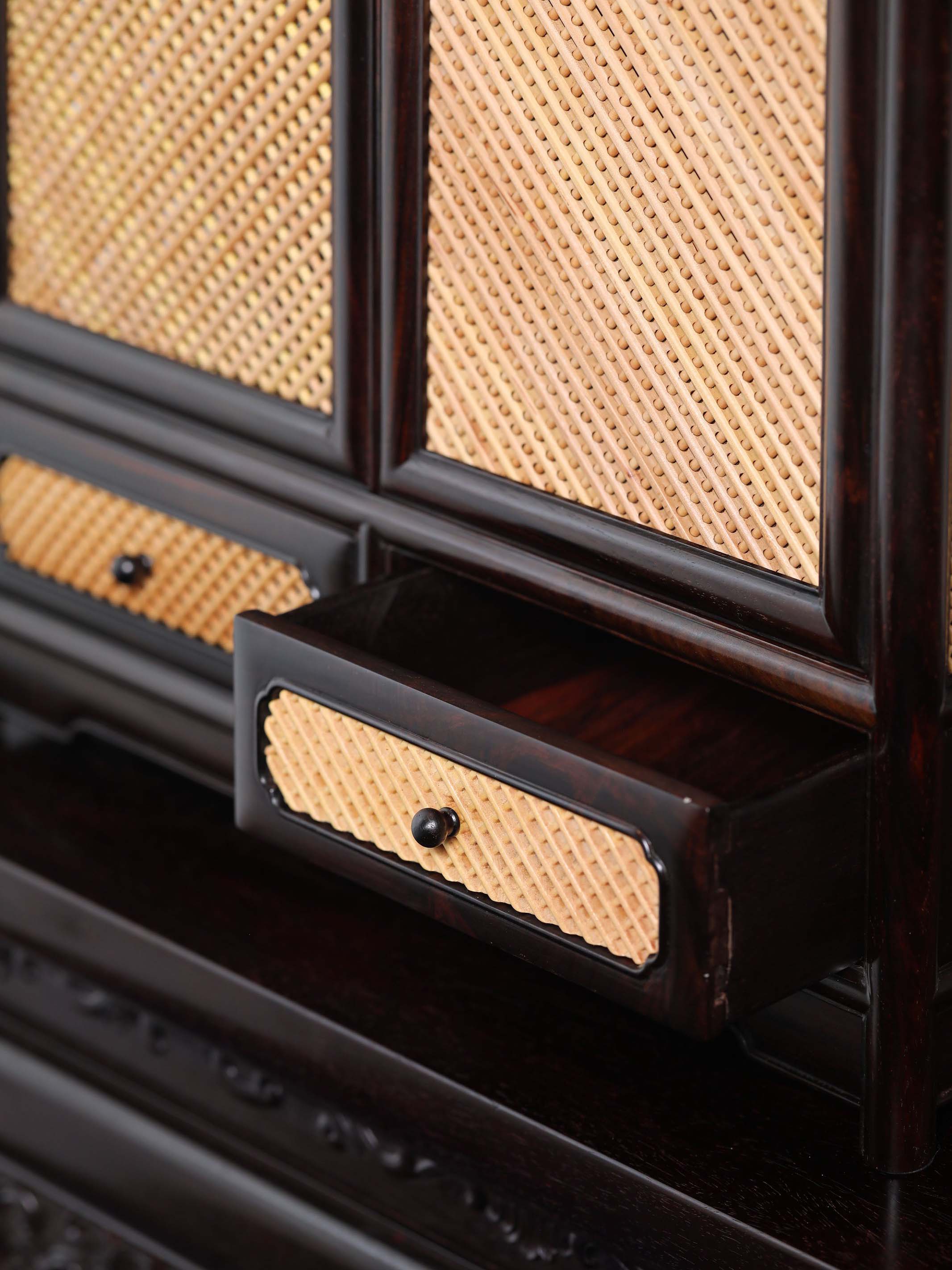 大红酸枝嵌黄杨木、云石竹韵茶柜