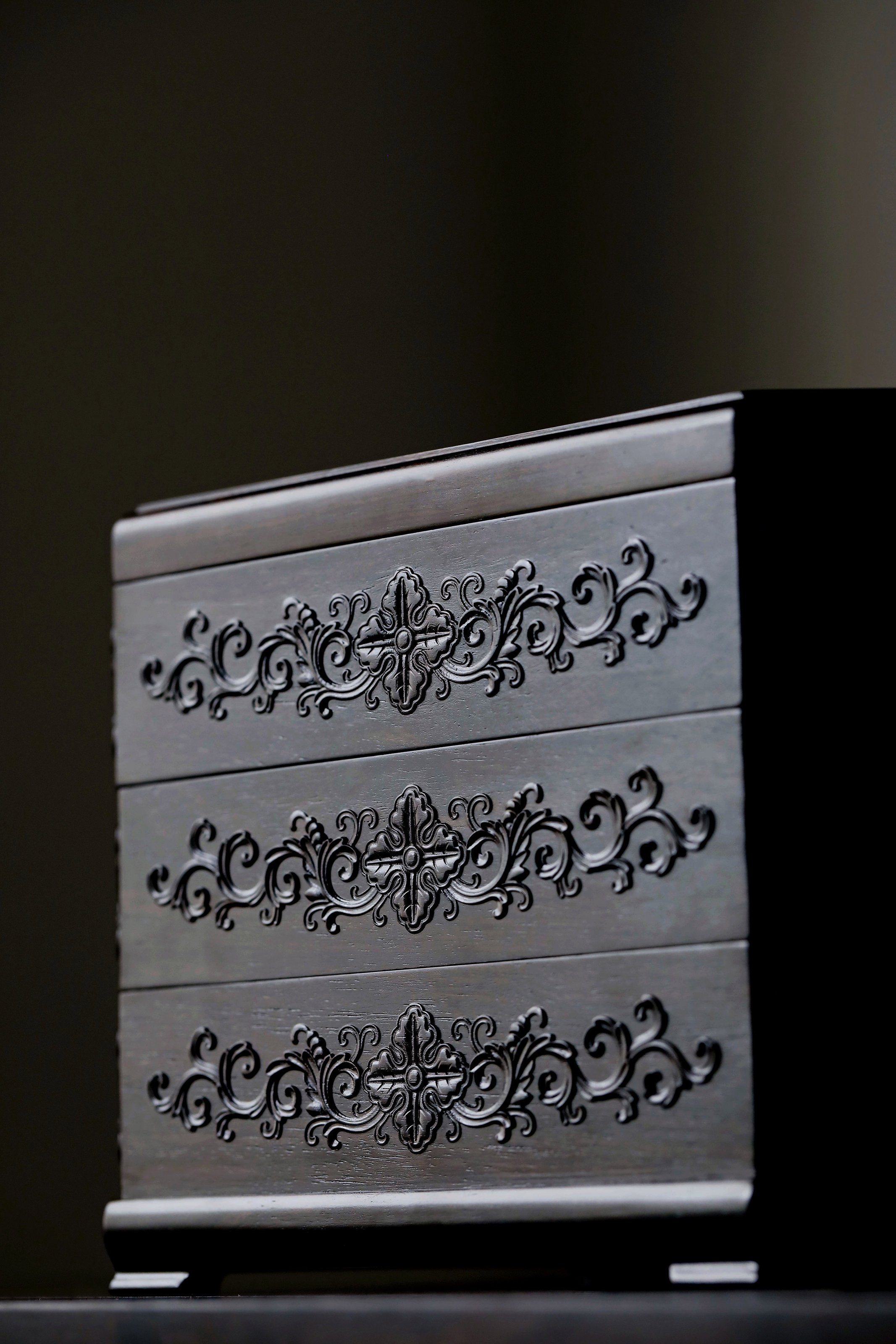 紫光檀描金吉祥八宝三层八角茶盒