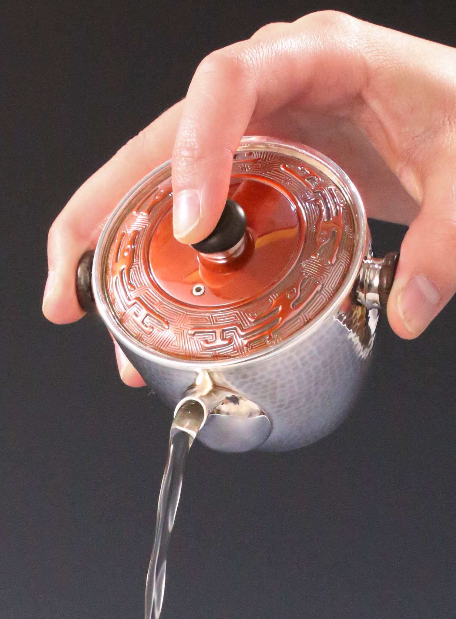 朱盖白纯银泡壶