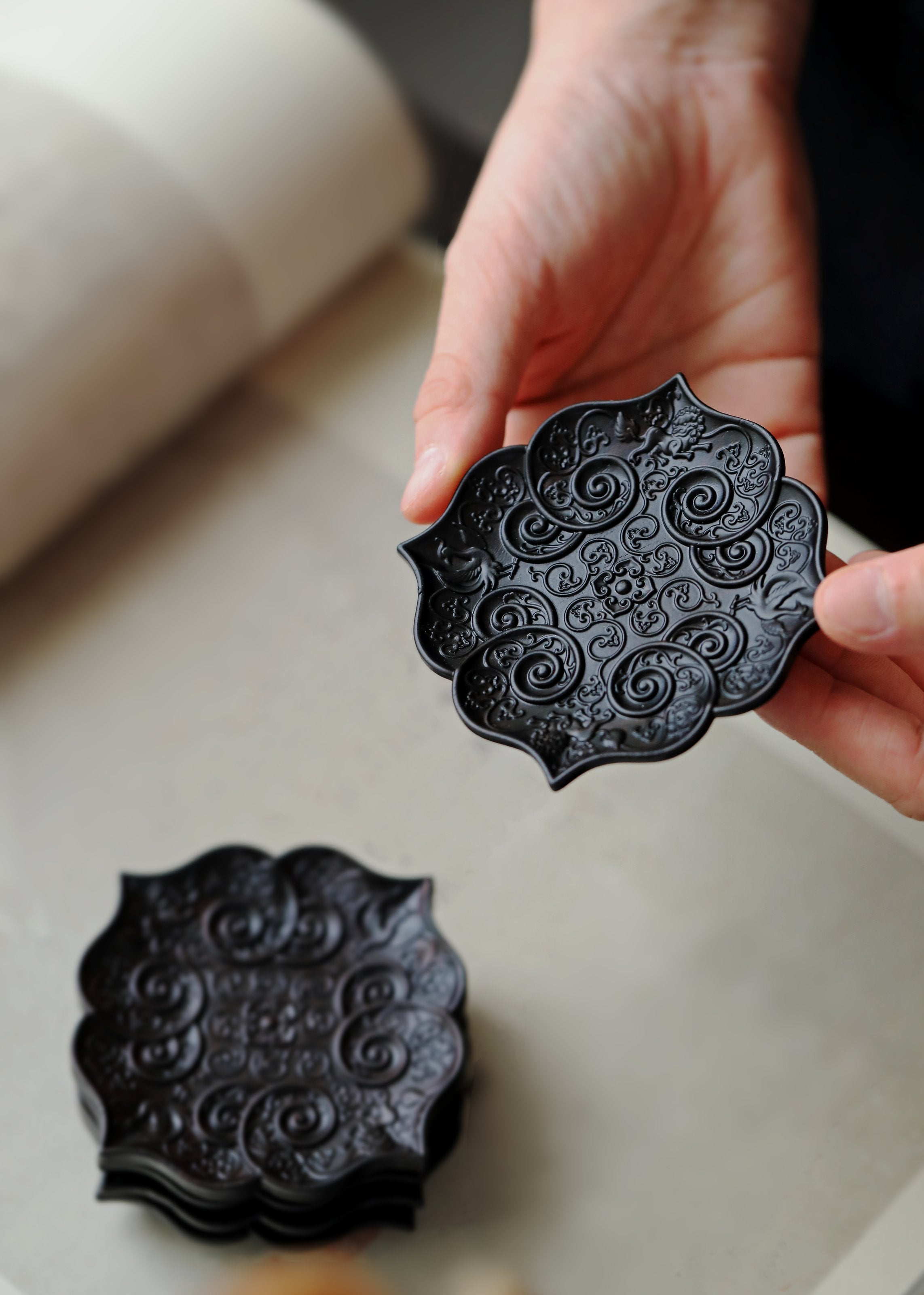 紫光檀雕刻茶托三套（18只）