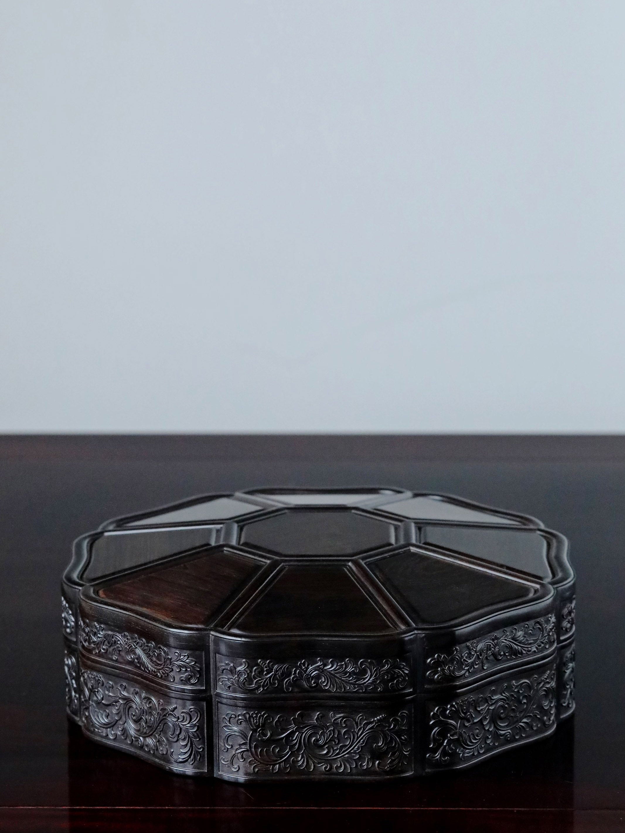 紫光檀素面葵花八宝果盒