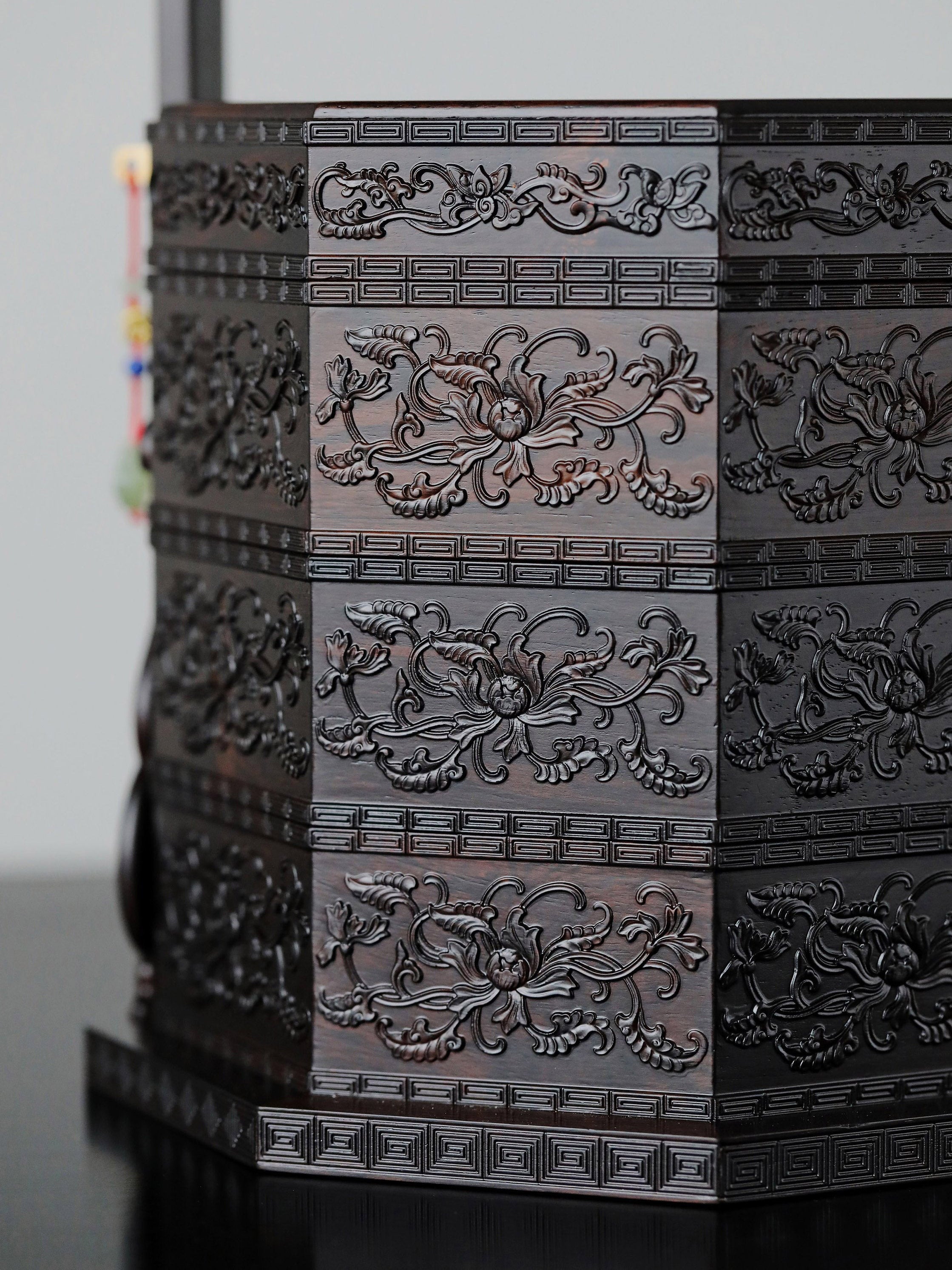 紫光檀雕西番莲八角提盒