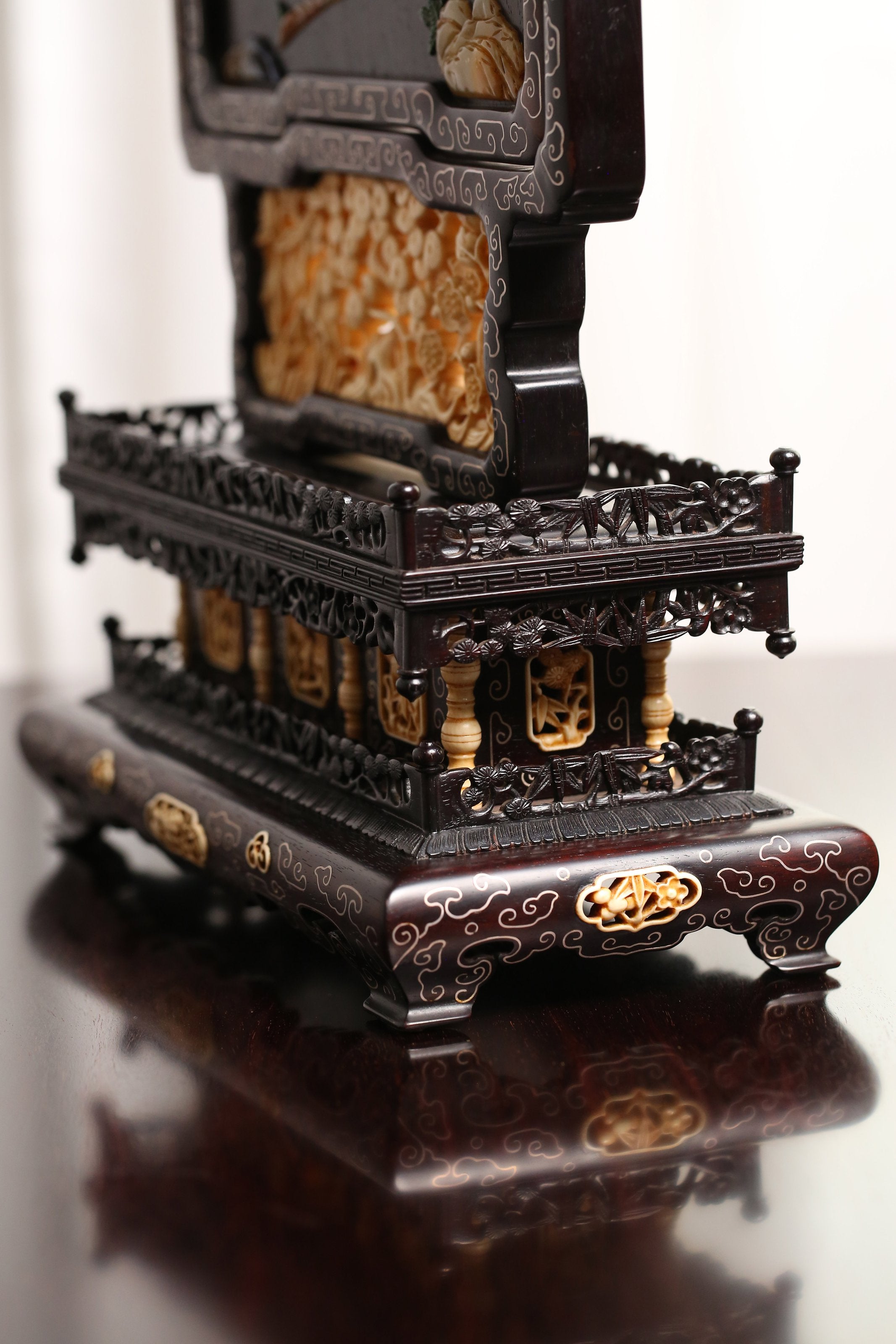 Rosewood screen inlaid with precious stones and mammoth ivory